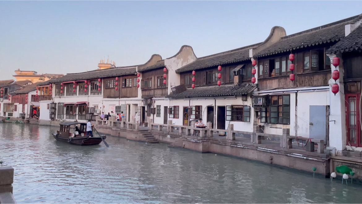逃出林中村